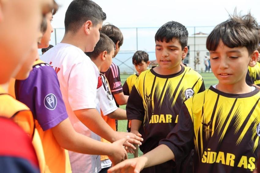 Elazığ'da bir turnuvadan daha fazlası var! İlkokullar arası büyük ilgi gördü