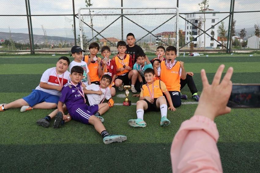 Elazığ'da bir turnuvadan daha fazlası var! İlkokullar arası büyük ilgi gördü