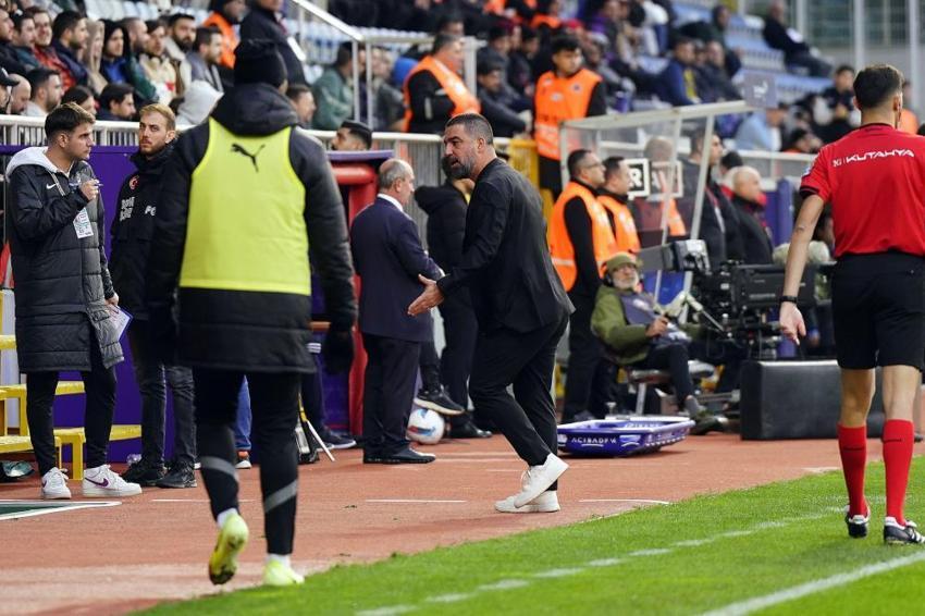 'Bana yemekte söyledi' deyip Arda Turan'ın yeni takımını canlı yayında açıkladı