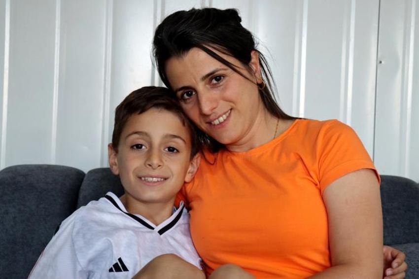 Anneler Günü'nde sesini duydu! Enkazda herkesi kaybetti, oğlunu duyunca hayata döndü!