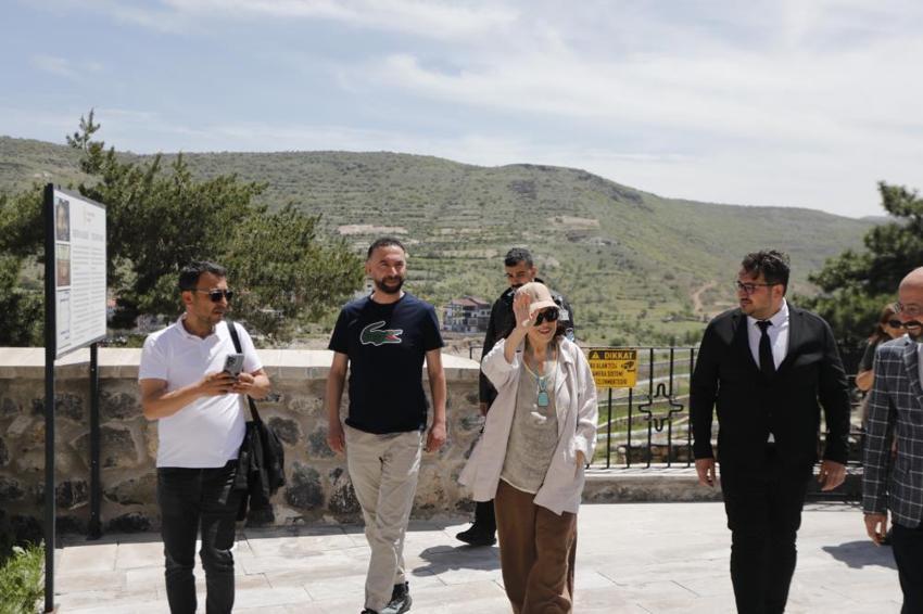 'Mahpus' filminin tarihi mekanı yeniden canlandı: Türkan Şoray'dan anlamlı ziyaret