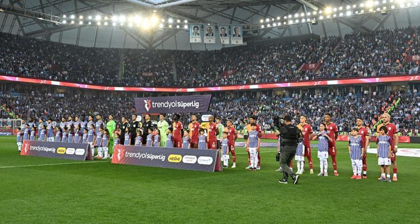 Trabzonspor Galatasaray maçında Aslan 3 puanı 2 golle aldı