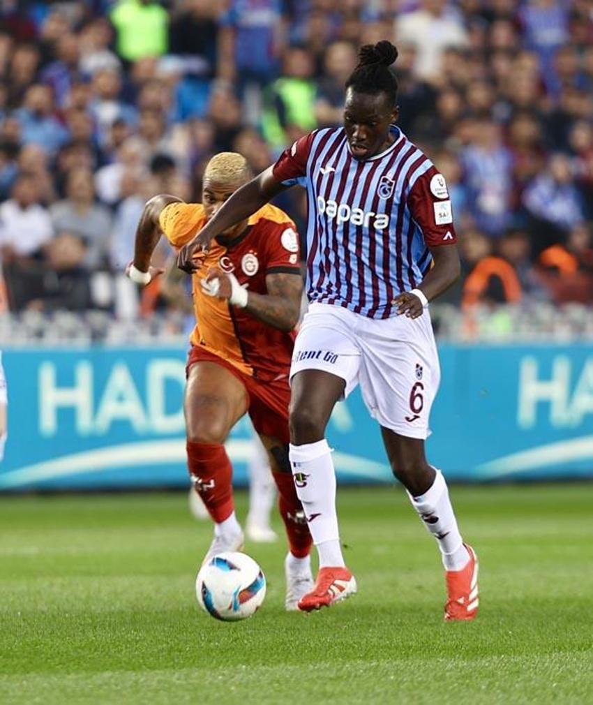 Trabzonspor Galatasaray maçında Aslan 3 puanı 2 golle aldı