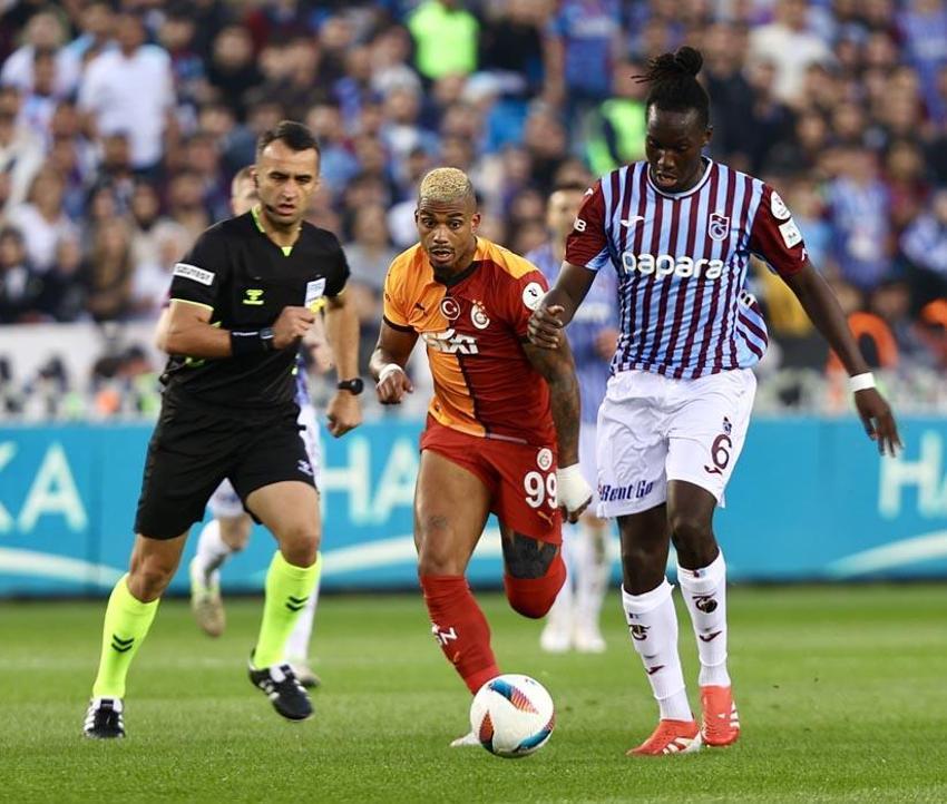 Trabzonspor Galatasaray maçında Aslan 3 puanı 2 golle aldı