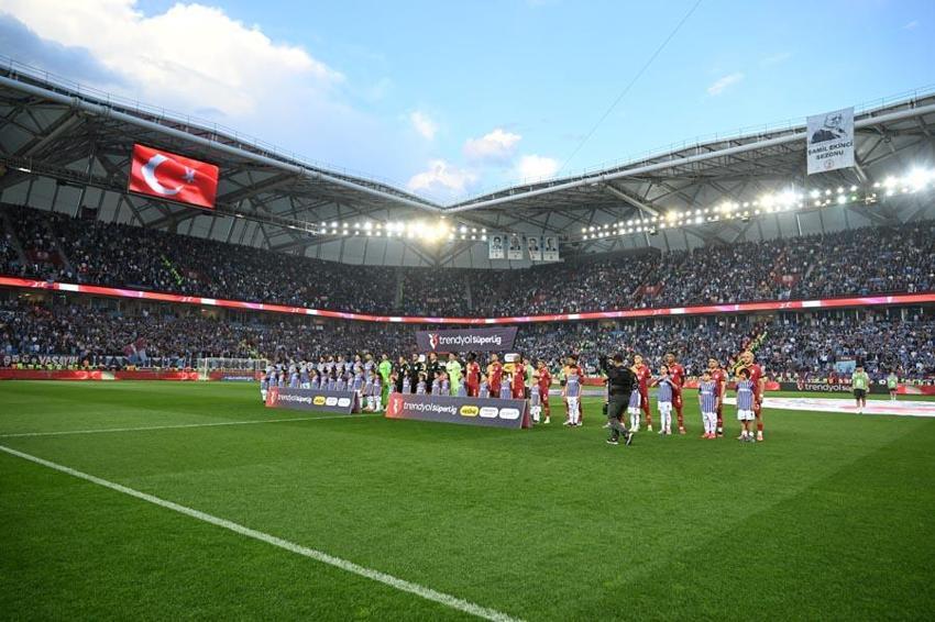 Trabzonspor Galatasaray maçında Aslan 3 puanı 2 golle aldı