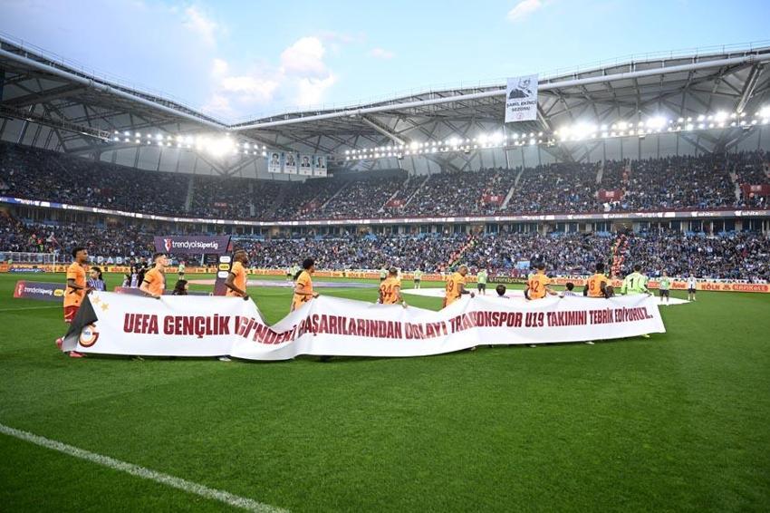 Trabzonspor Galatasaray maçında Aslan 3 puanı 2 golle aldı