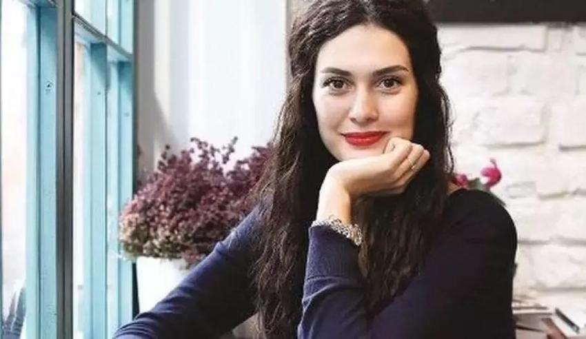 Bergüzar Korel itiraf etti! 'Mahalle hayatı iyi geliyor'