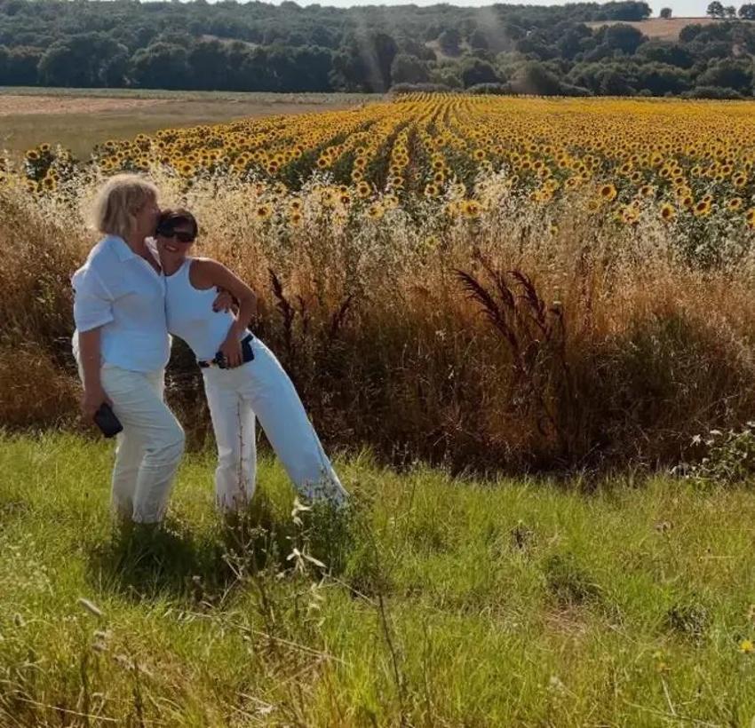 Ünlüler Anneler Günü'nü unutmadı! Tuğçe Tayfur bugün de lafını esirgemedi