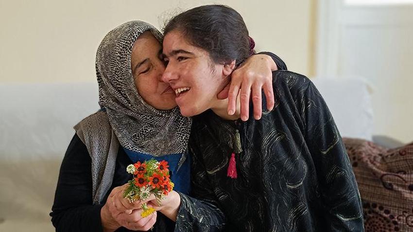 Kayserili fedakar anne, ömrünün yarısını engelli kızına bakmakla geçirdi! 'Başka kimsemiz yok, bir Tuğba'mız var bizim!