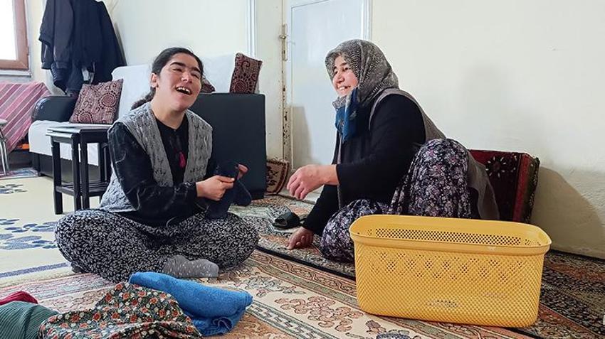Kayserili fedakar anne, ömrünün yarısını engelli kızına bakmakla geçirdi! 'Başka kimsemiz yok, bir Tuğba'mız var bizim!