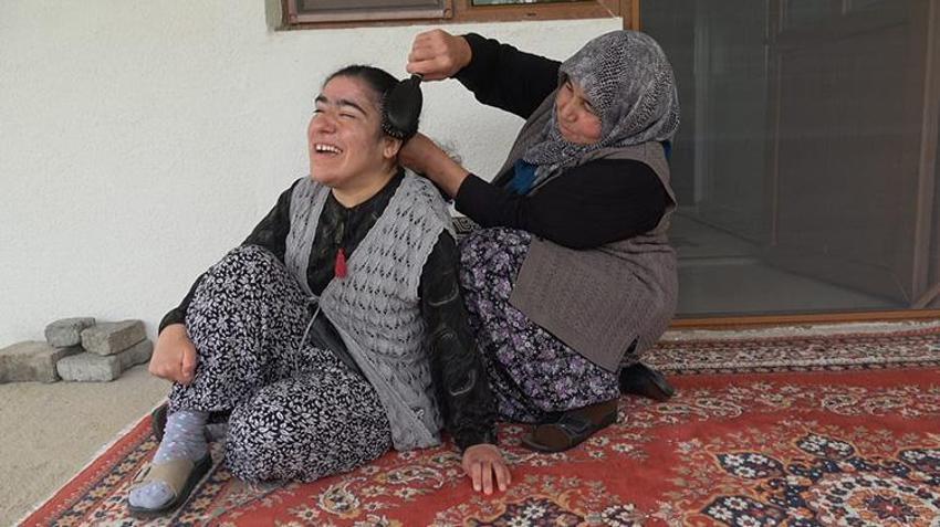 Kayserili fedakar anne, ömrünün yarısını engelli kızına bakmakla geçirdi! 'Başka kimsemiz yok, bir Tuğba'mız var bizim!