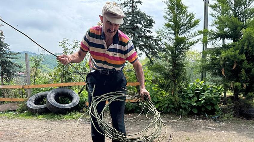 Dikenli sarmaşık, onun elinde esere dönüşüyor! 45 yıldan beri ekmeğini böyle kazanıyor