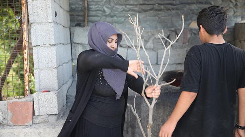 Eşi vefat eden 8 çocuk annesi kadın, çocuklarına hem anne hem de baba oldu! Alın teri ile yıllardır evin geçimini sağlıyor