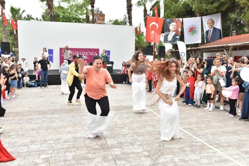 Antalya'da anneler yarıştı çocuklar izledi!
