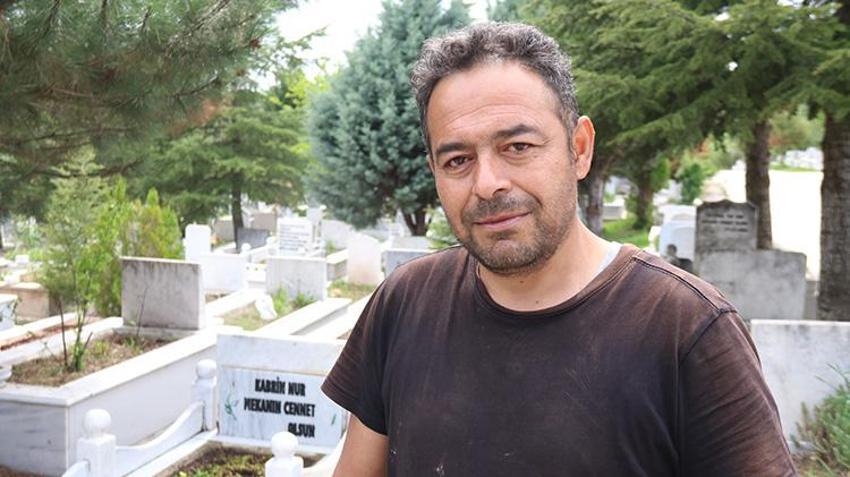 Eskişehir'de 300 mezara gözü gibi bakıyor, Avrupa'dan müşterileri var