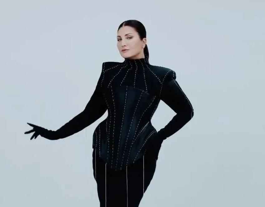 Sibel Can'ın gelinleriyle verdiği poz olay oldu!