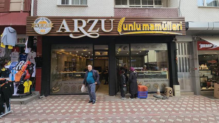 Fırın ateşi karşısında 60 yıldır sabırla ekmek pişiriyor! 12 yaşında çırak olarak başladı