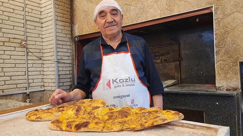 Fırın ateşi karşısında 60 yıldır sabırla ekmek pişiriyor! 12 yaşında çırak olarak başladı