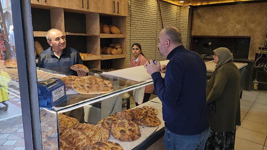 Fırın ateşi karşısında 60 yıldır sabırla ekmek pişiriyor! 12 yaşında çırak olarak başladı