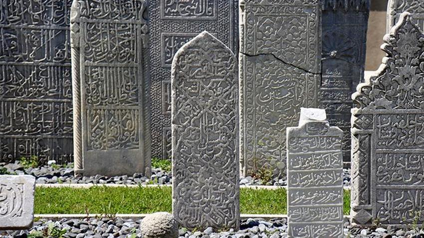 Sır gibi saklanıyordu! Gün yüzüne çıktı: Fatih Sultan Mehmet'in ressamının mezarı bakın nerede bulundu
