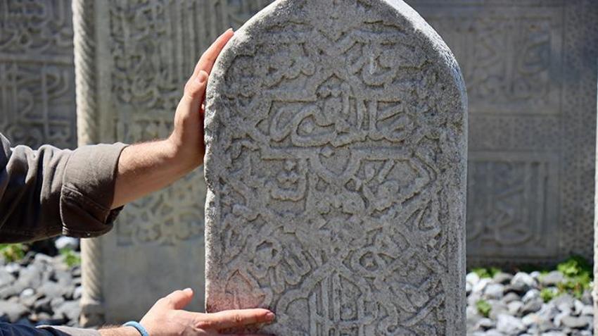 Sır gibi saklanıyordu! Gün yüzüne çıktı: Fatih Sultan Mehmet'in ressamının mezarı bakın nerede bulundu
