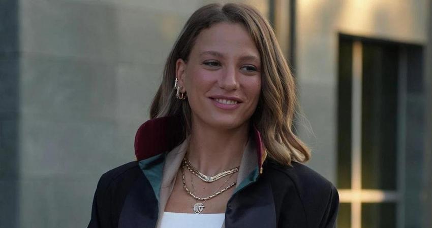 Kendini eve kapatmıştı! Serenay Sarıkaya günler sonra görüldü