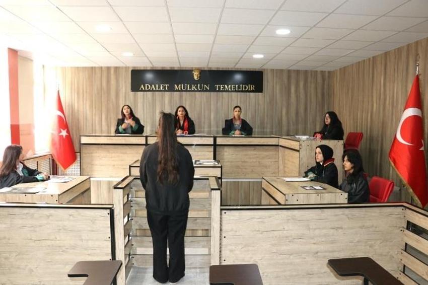 Ağrı'da mahkemeler lisede kuruluyor! Öğrenciler için gerçeğini aratmadı