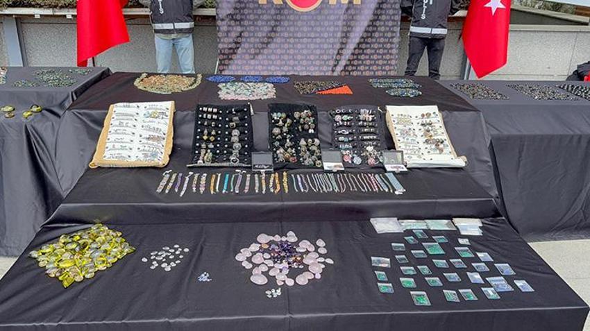 Her biri servet değerinde!  İstanbul’da pırlanta kaçakçılarına büyük darbe