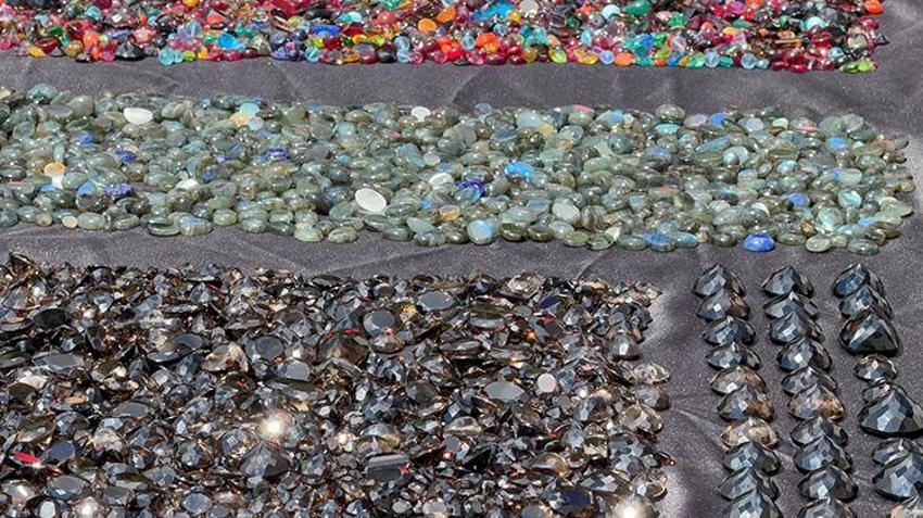 Her biri servet değerinde!  İstanbul’da pırlanta kaçakçılarına büyük darbe