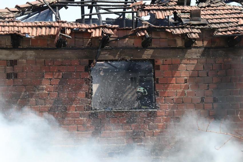 Hüzün ve sevinç bir arada! Babasını görünce koştu sarıldı