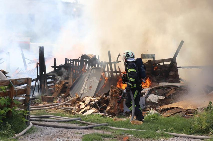 Hüzün ve sevinç bir arada! Babasını görünce koştu sarıldı