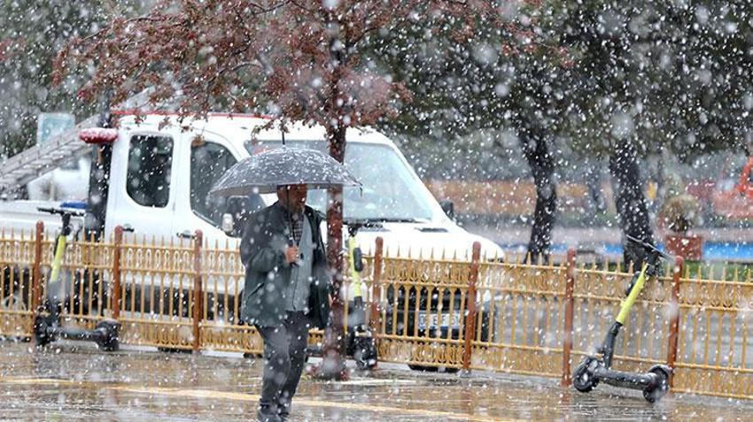 Mayıs son sürprizini yaptı! Lapa lapa kar yağışı başladı, her yer beyaza büründü, onlarca kent kar altında....