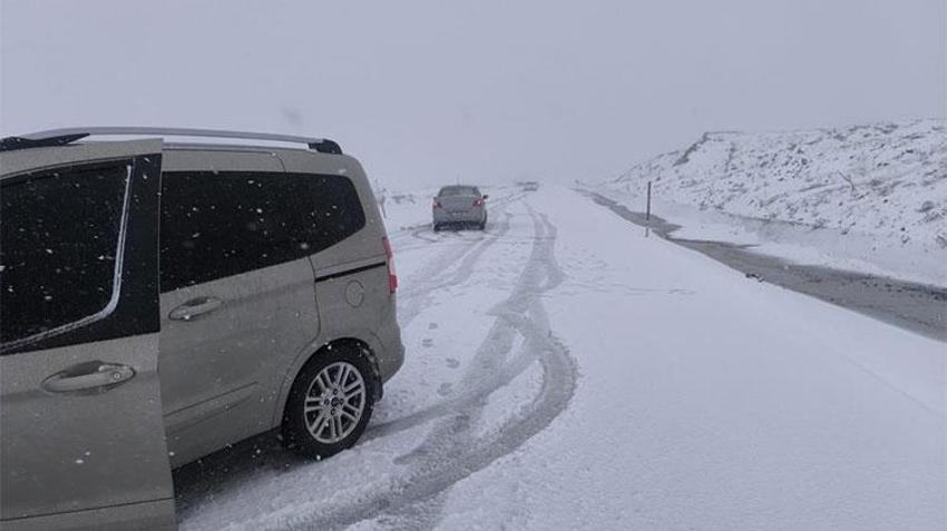 Mayıs son sürprizini yaptı! Lapa lapa kar yağışı başladı, her yer beyaza büründü, onlarca kent kar altında....