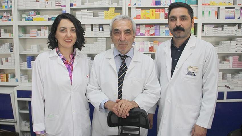 Babalarından gördüler! Eczane raflarında büyüdüler, iki kardeş yan yana eczacılık yapıyorlar