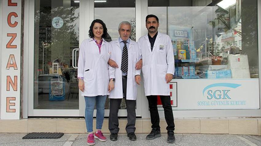 Babalarından gördüler! Eczane raflarında büyüdüler, iki kardeş yan yana eczacılık yapıyorlar