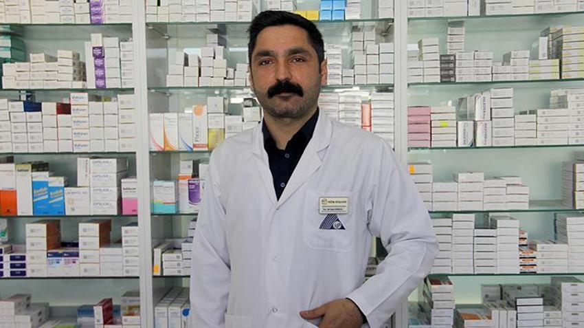 Babalarından gördüler! Eczane raflarında büyüdüler, iki kardeş yan yana eczacılık yapıyorlar
