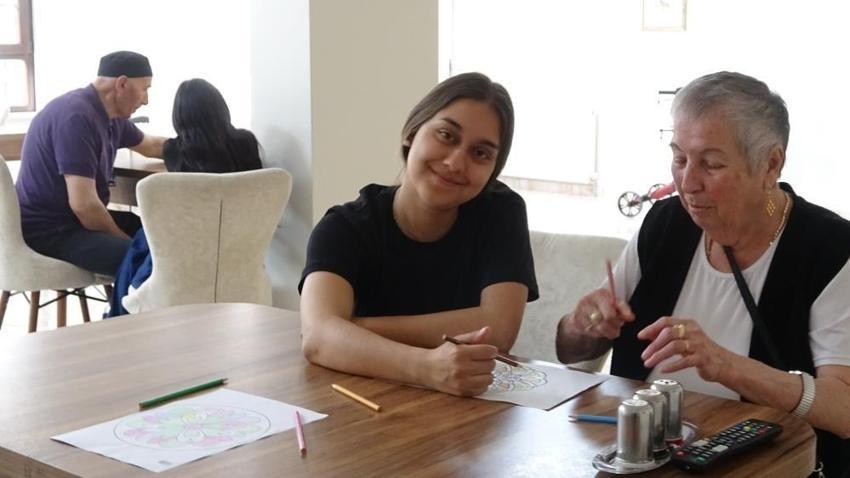 İspanya'dan gelip Kütahya'da huzurevine yerleştiler!