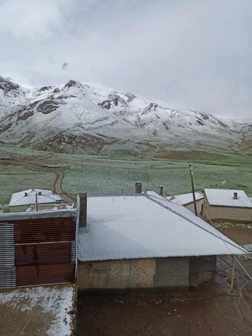 3 şehir Mayıs ayında kar altında kaldı! Aniden lapa lapa bastırdı