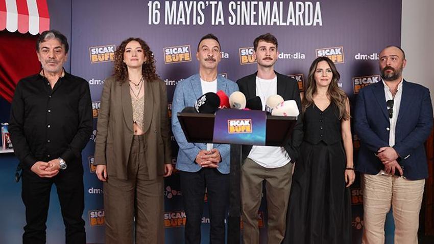 Komedi darbesi Sıcak Büfe'ye lezzetli gösterim! Kahkahanın dumanı üstünde: Bol porsiyonlu komedi