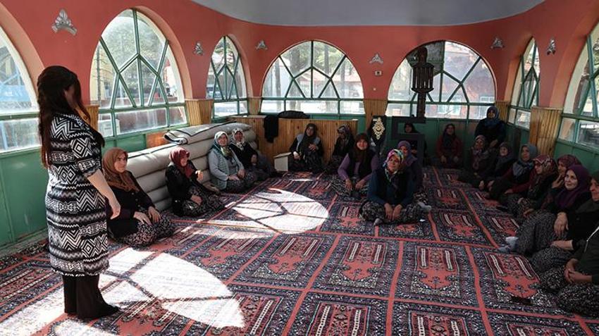 Burdur'da Türkiye'nin ilk köy üniversitesi kuruldu! Akademisyen ve öğrenciler kırsala indi, 2 ayda 600 köylüye eğitim verildi