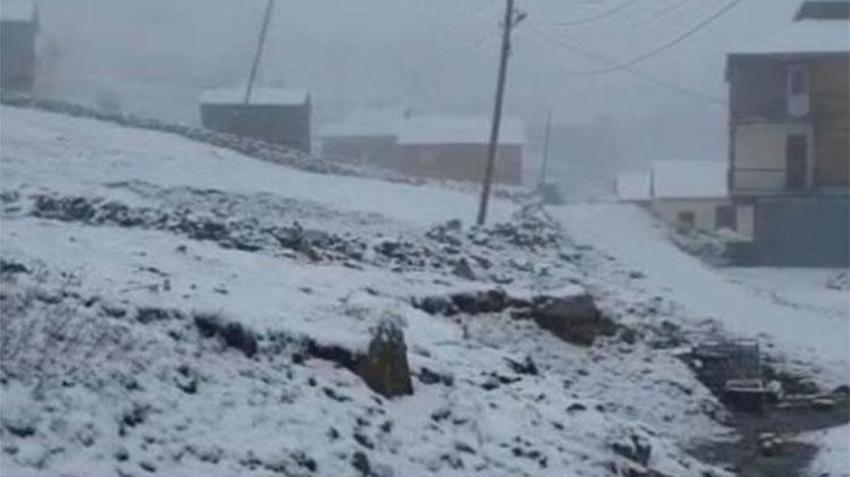 Kış bitmek bilmiyor! Mayıs ortasında lapa lapa kar yağıyor, birçok kent beyaza büründü