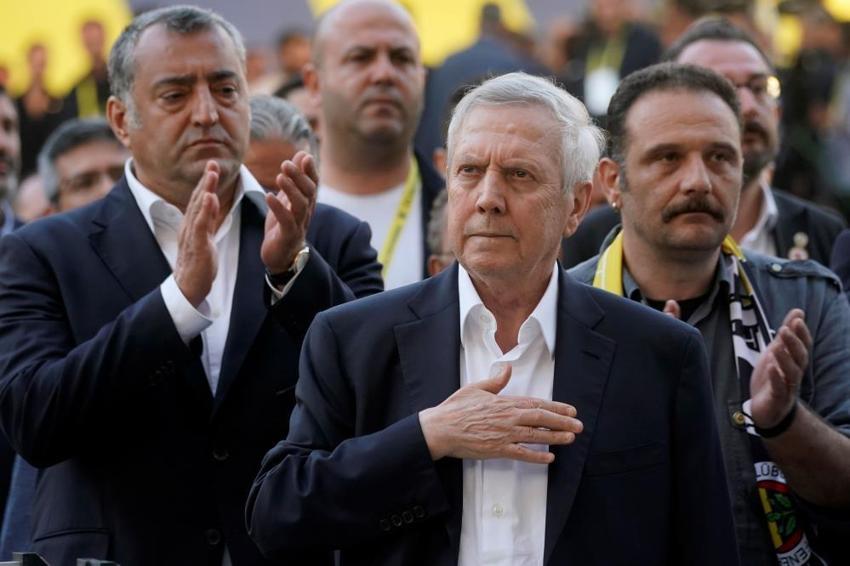 Mahmut Uslu canlı yayında patladı: Ali Koç beceremedin, git! Başkan adayıyım
