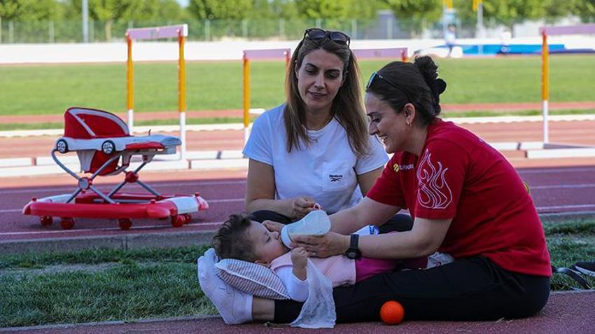 Diyarbakır'ın süper anneleri: Hem şampiyon yetiştiriyor hem bebek büyütüyorlar! 'Çocuğum sahada büyüdü'