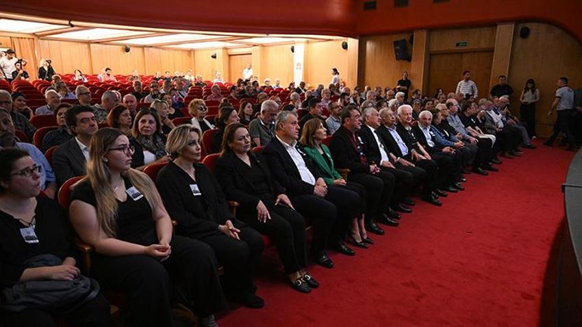 Ali Özgentürk son yolculuğuna uğurlandı: Adana'da duygusal törenle toprağa verildi