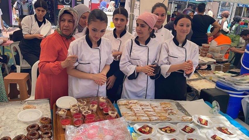 Türkiye’de bir ilk! Osmaniye Lezzet Festivali renkli görüntülerle başladı