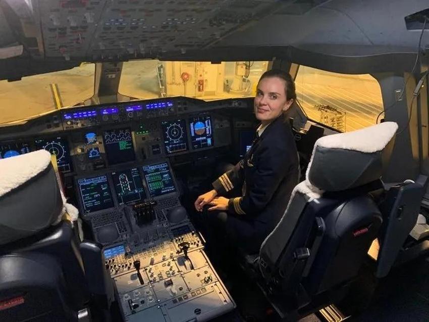 Dünyanın en büyük yolcu uçağını kullanan ilk Türk kadın pilot oldu! Tek mesaj gönderdi

