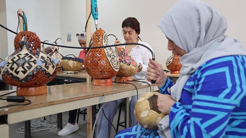 Nevşehir'de kadınların ekmek kapısı oldu! Bahçelerinde yetiştirdikleri ürünleri süsleyip satıyorlar