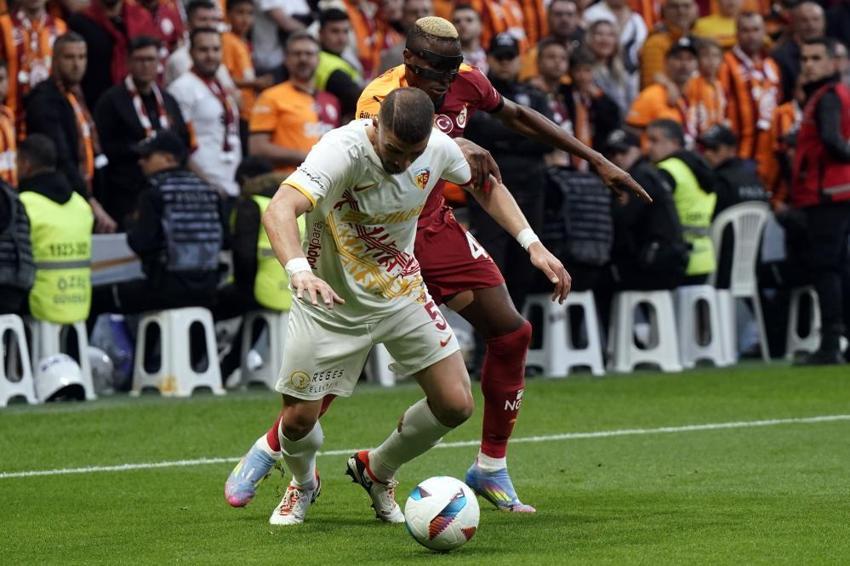 Süper Lig'de 25. kez şampiyon Galatasaray! 5. yıldızı taktı, taraftarlar sokağa döküldü