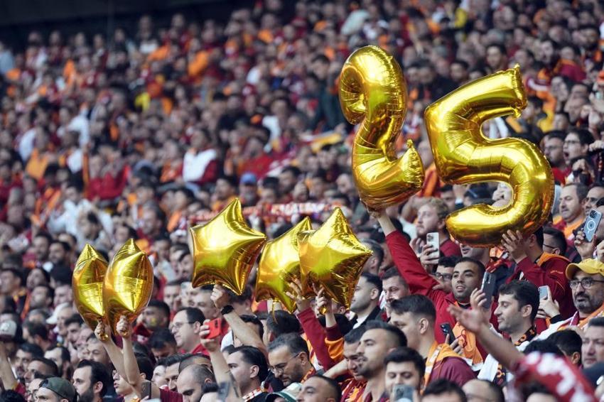 Süper Lig'de 25. kez şampiyon Galatasaray! 5. yıldızı taktı, taraftarlar sokağa döküldü