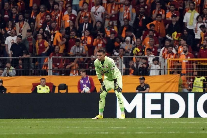 Süper Lig'de 25. kez şampiyon Galatasaray! 5. yıldızı taktı, taraftarlar sokağa döküldü